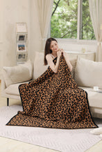 Load image into Gallery viewer, Jcl1010 Throw Blankets