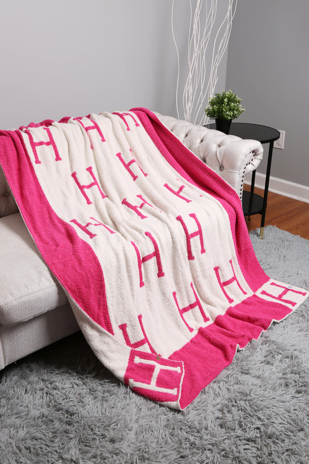 INITIAL "H" PATTERN THROW BLANKET