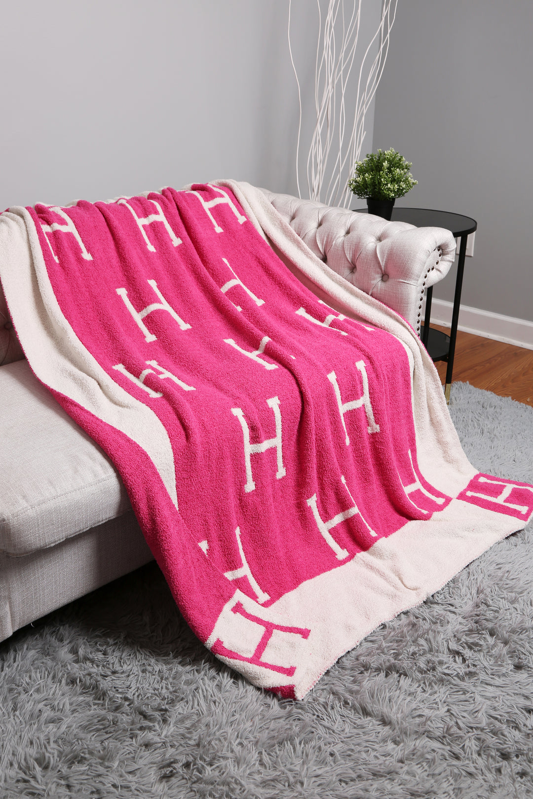 INITIAL "H" PATTERN THROW BLANKET