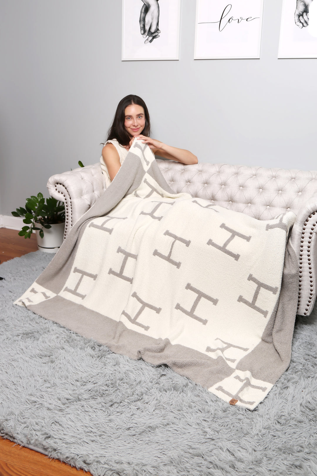 INITIAL "H" PATTERN THROW BLANKET