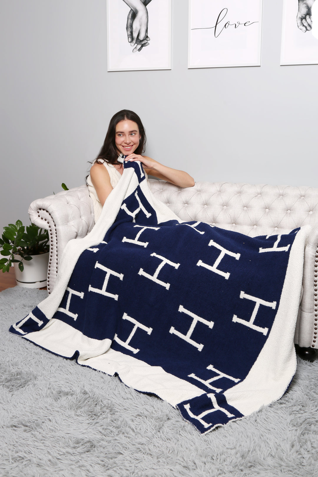 INITIAL "H" PATTERN THROW BLANKET