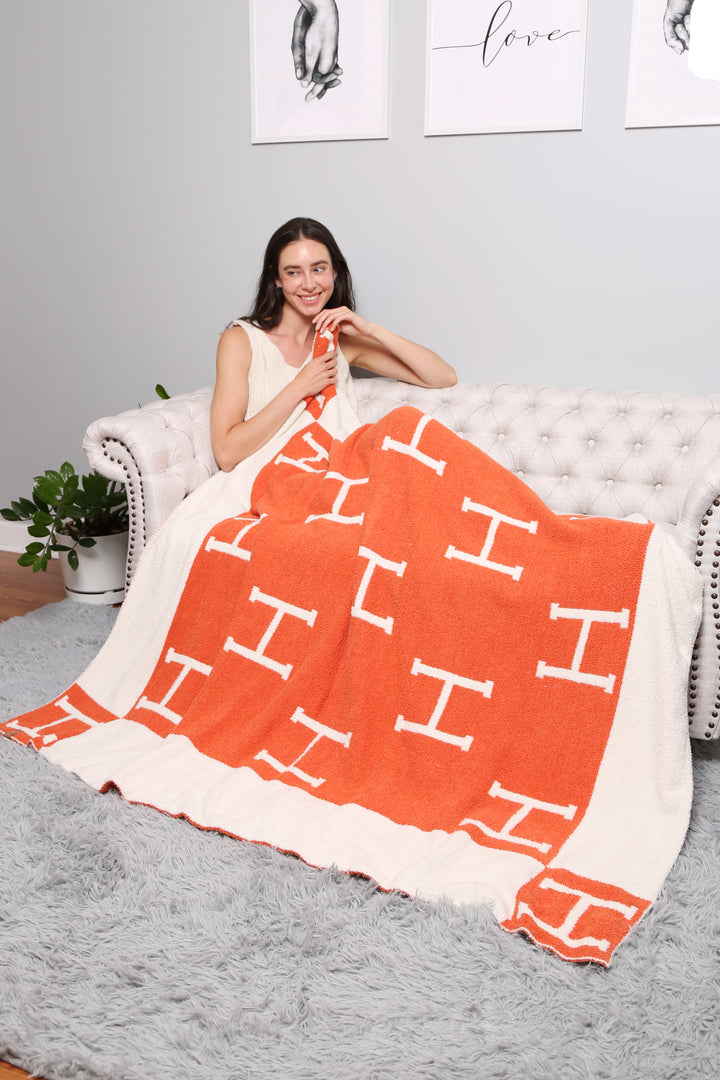 INITIAL "H" PATTERN THROW BLANKET