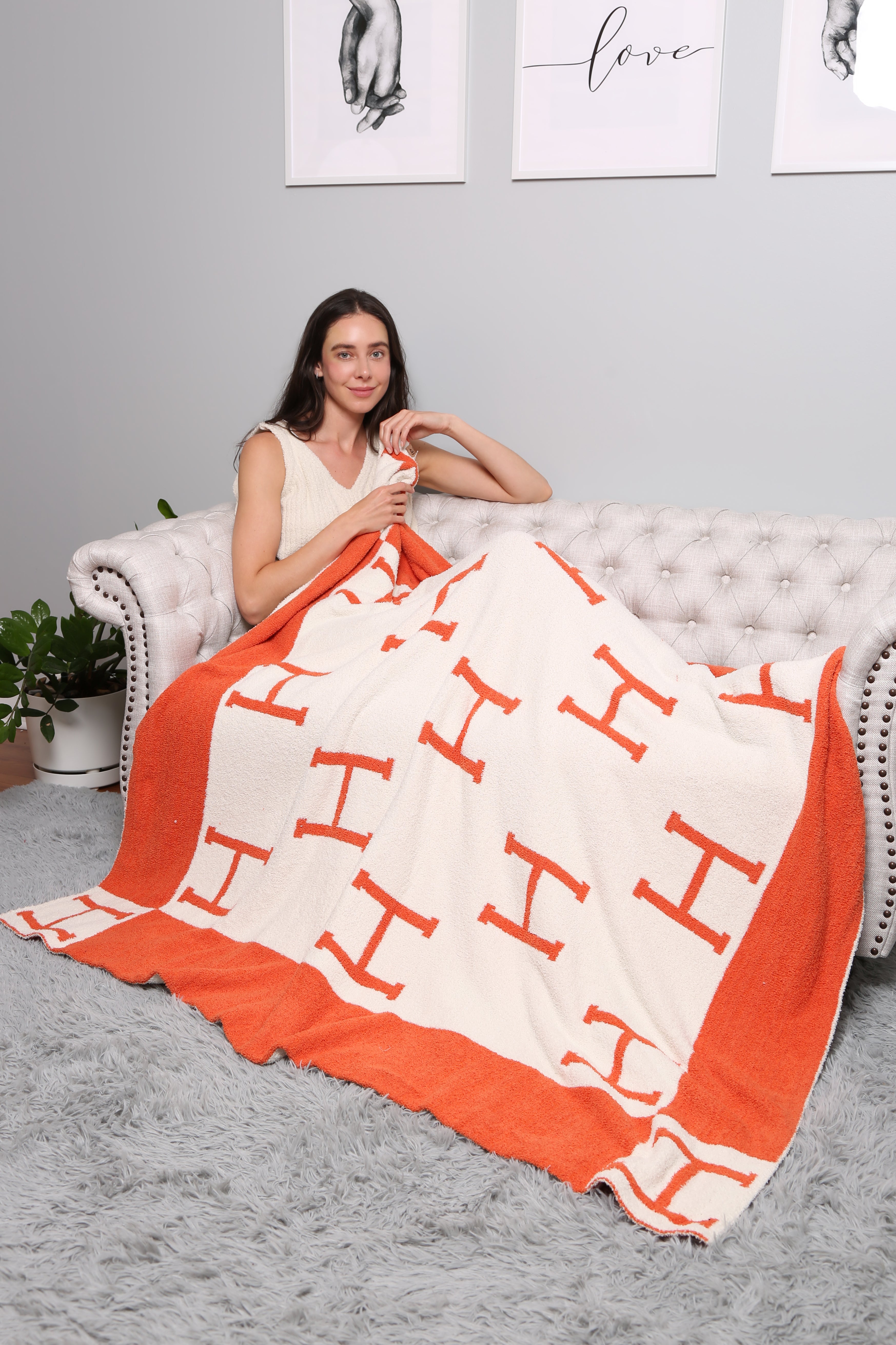 INITIAL "H" PATTERN THROW BLANKET