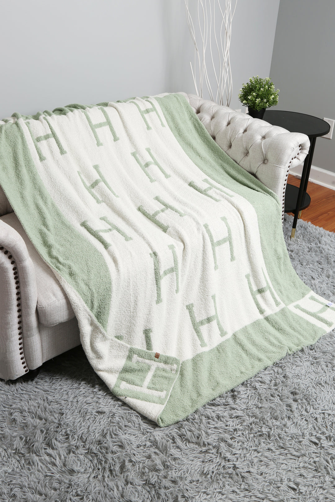 INITIAL "H" PATTERN THROW BLANKET