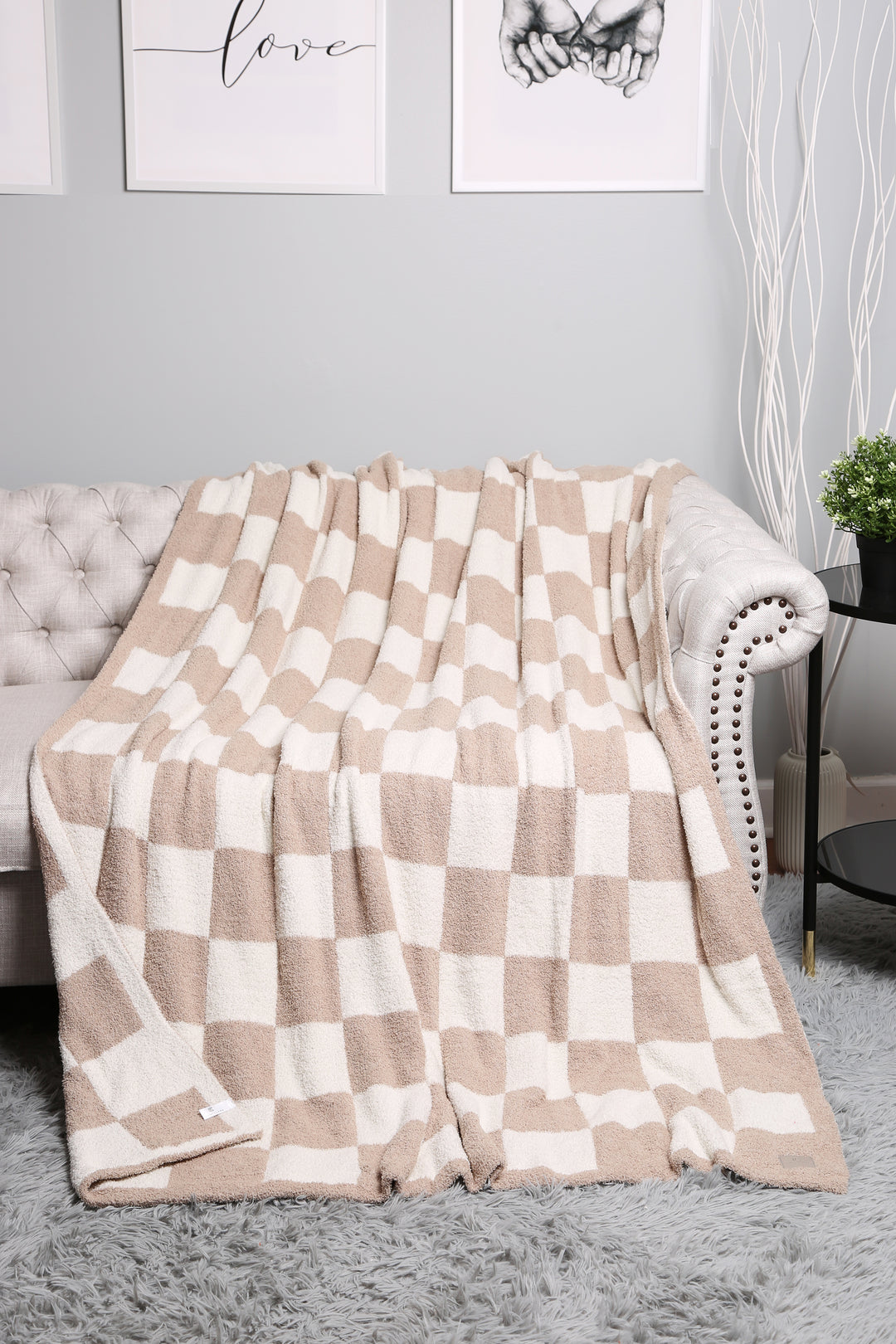 CHECKERED PATTERN THROW BLANKET