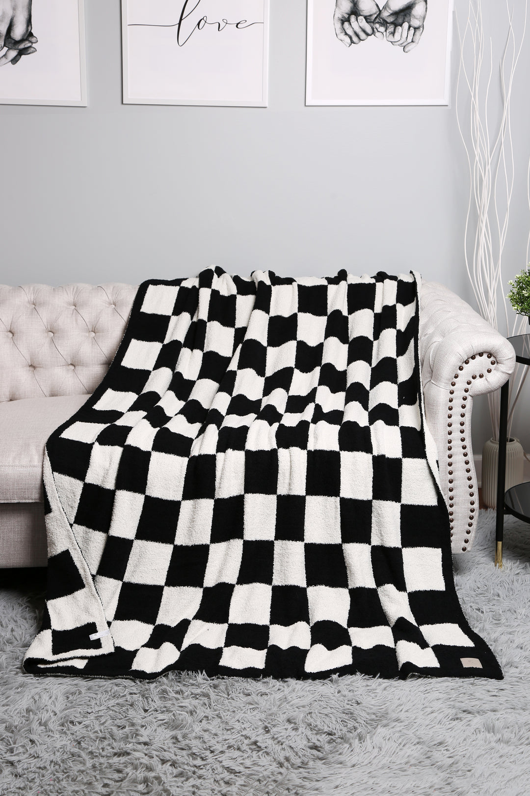 CHECKERED PATTERN THROW BLANKET
