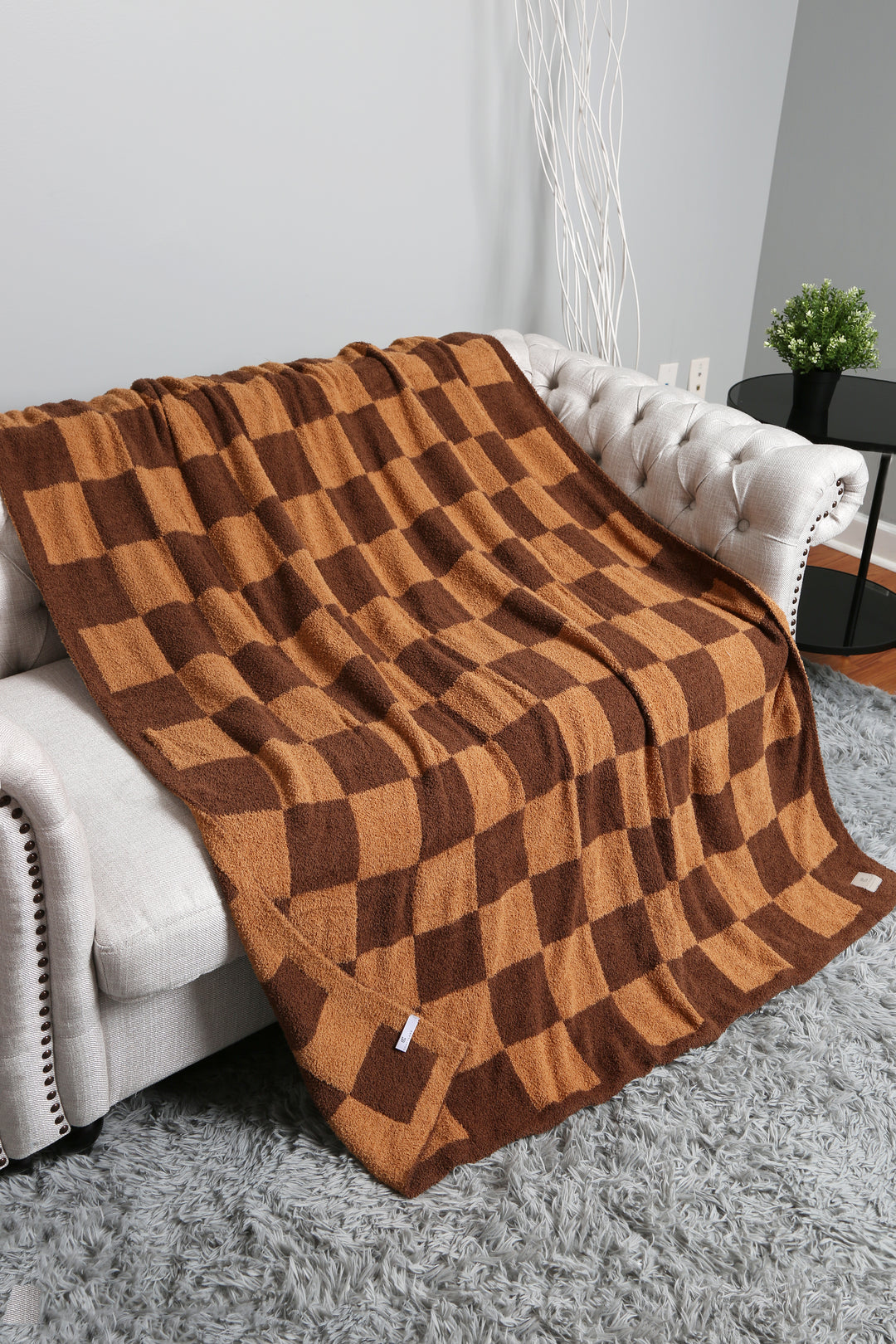 CHECKERED PATTERN THROW BLANKET