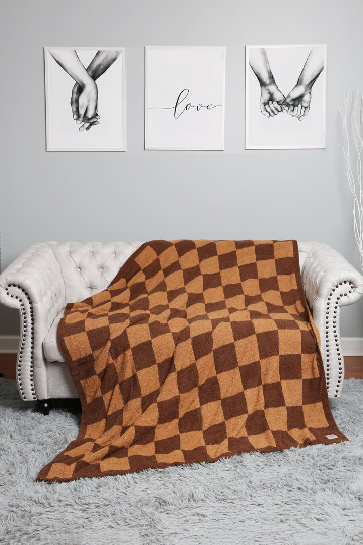 CHECKERED PATTERN THROW BLANKET