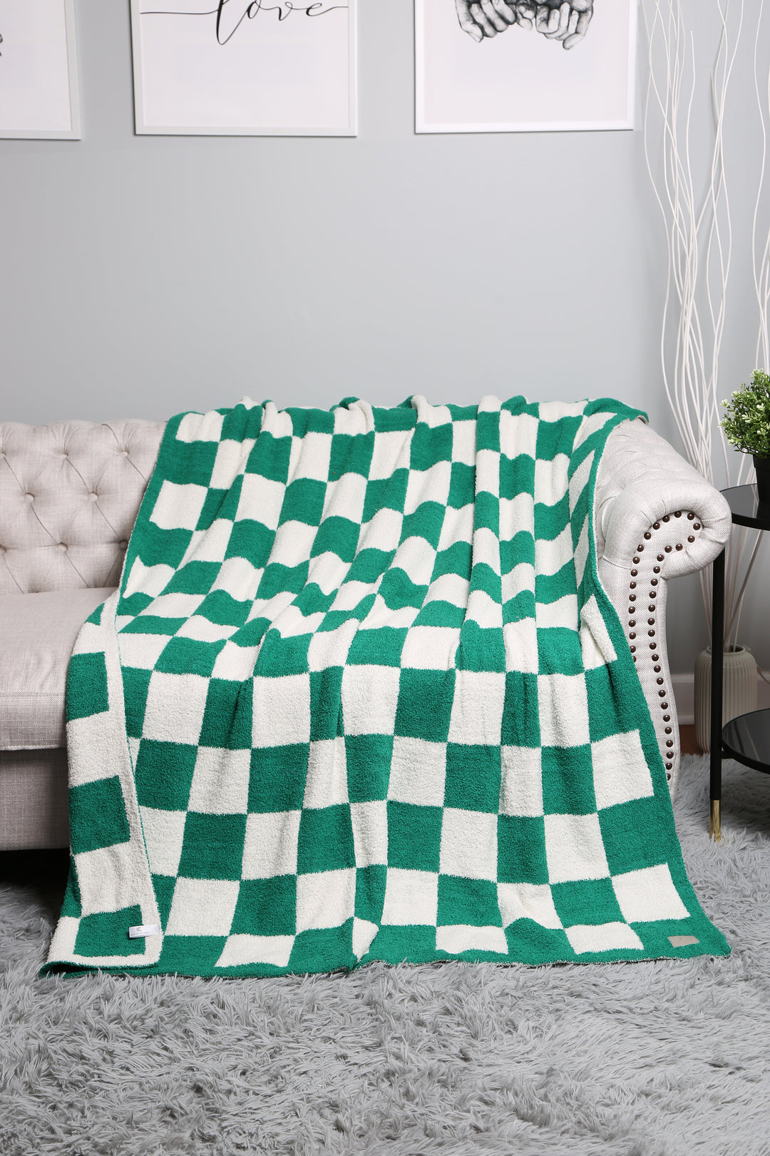 CHECKERED PATTERN THROW BLANKET