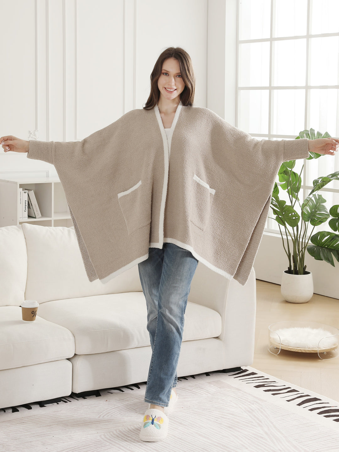 SOLID COLOR W/ COLORED EDGE PATTERN WEARABLE BLANKET RUANA