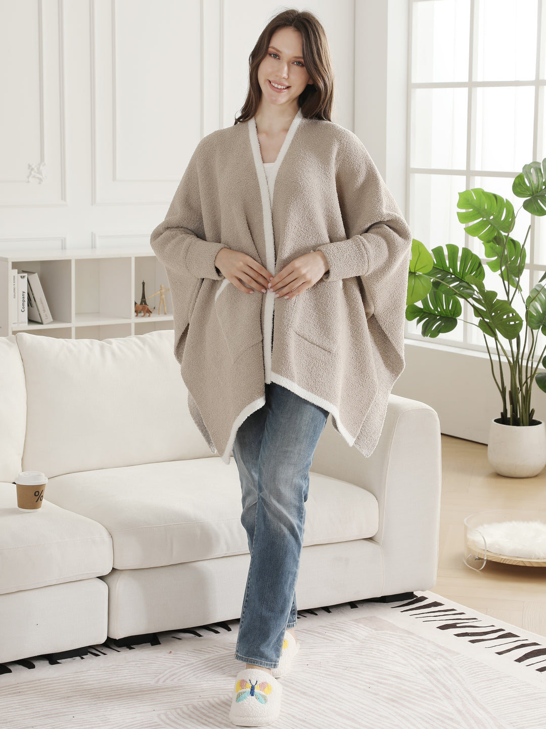 SOLID COLOR W/ COLORED EDGE PATTERN WEARABLE BLANKET RUANA