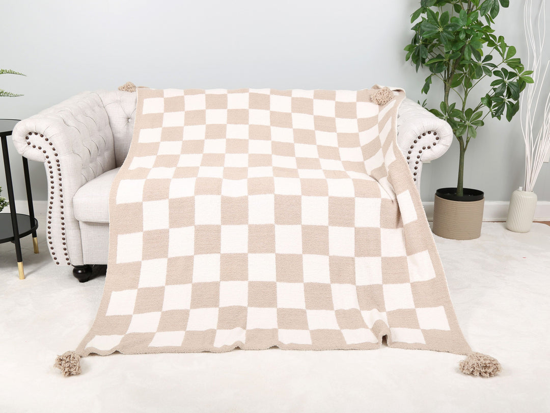 CHECKERED PATTERN THROW BLANKET W/ TASSELS