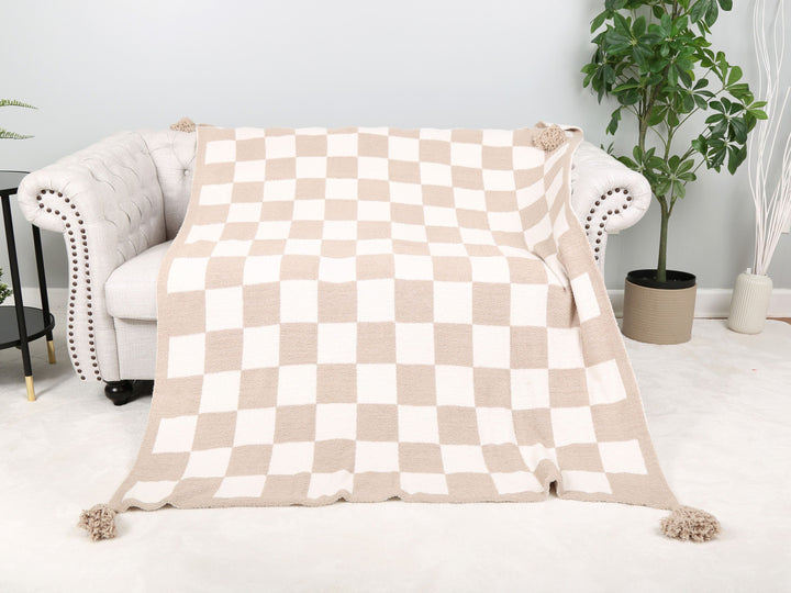 CHECKERED PATTERN THROW BLANKET W/ TASSELS