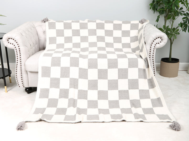 CHECKERED PATTERN THROW BLANKET W/ TASSELS