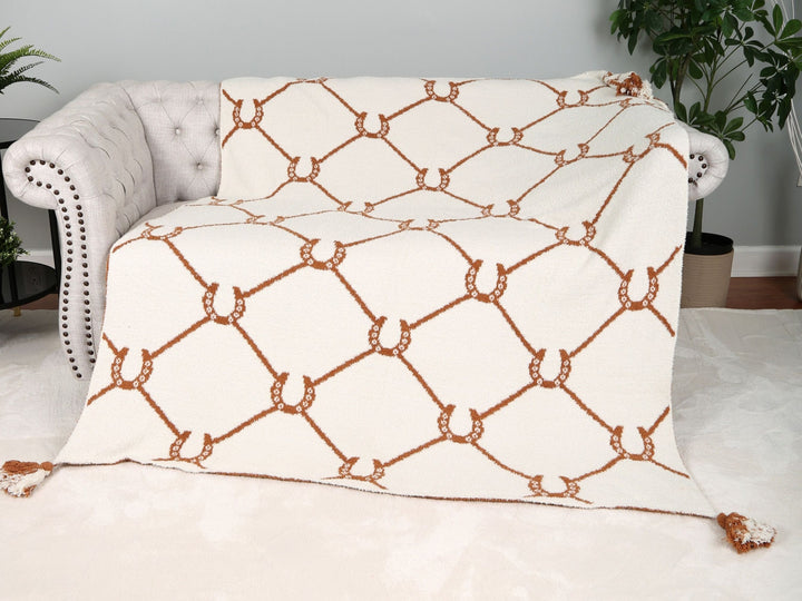 HORSESHOE PATTERN THROW BLANKET W/ TASSELS