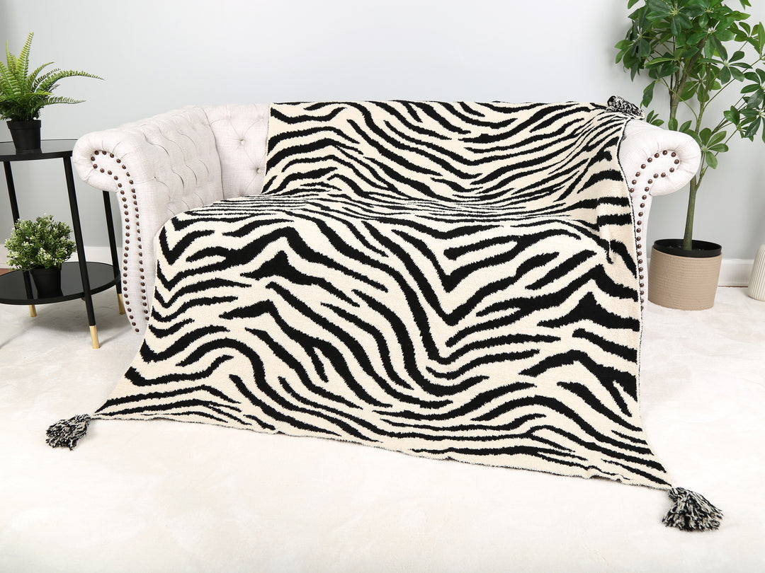 TIGER PATTERN THROW BLANKET W/ TASSELS