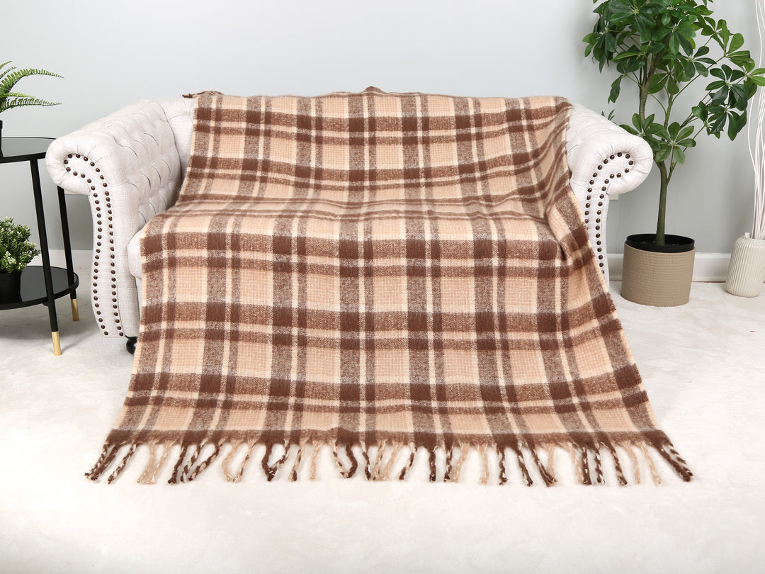 PLAID PATTERN THROW BLANKET W/ FRINGE