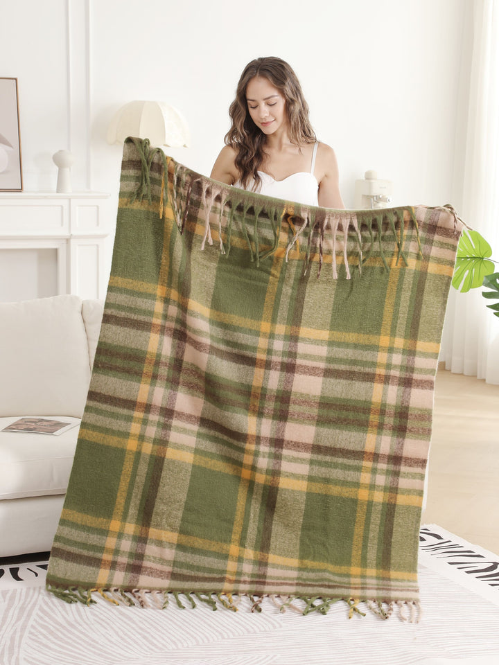 PLAID PATTERN THROW BLANKET W/ FRINGE