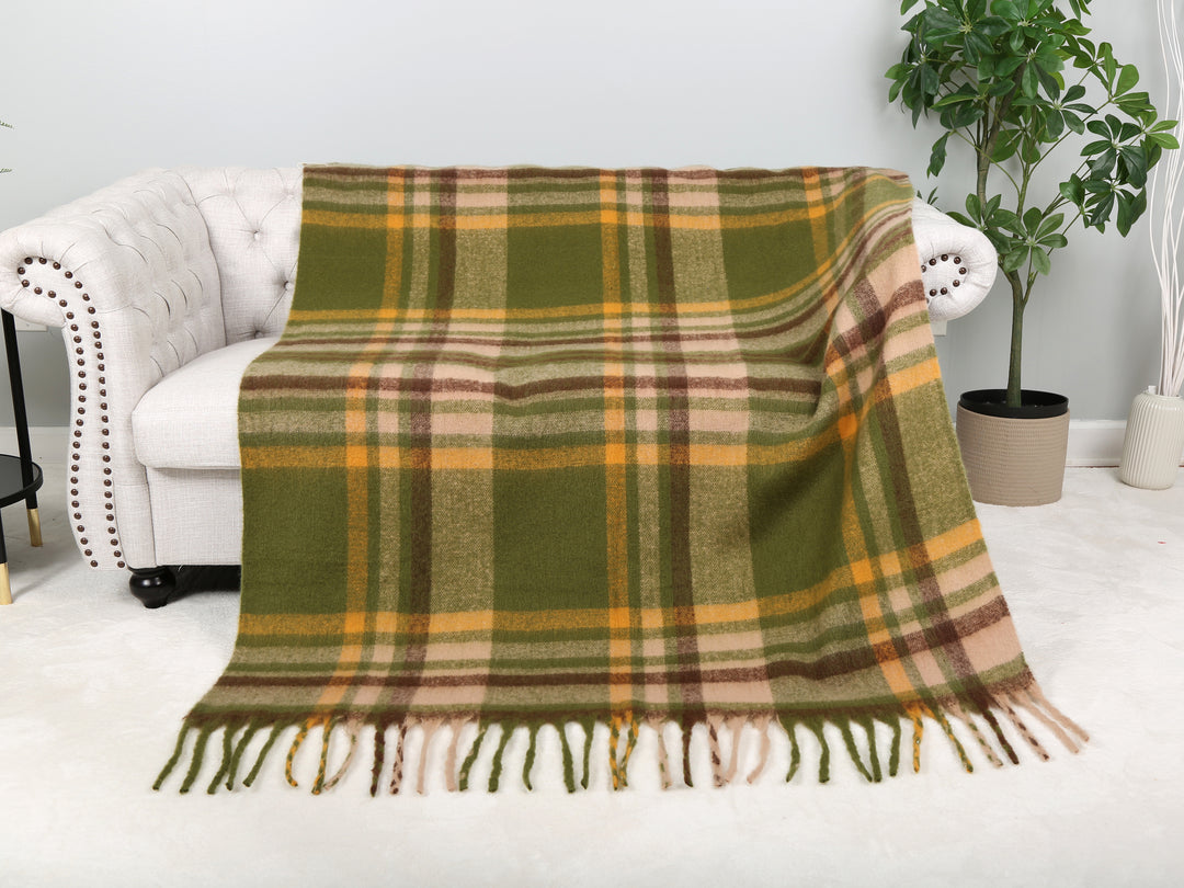 PLAID PATTERN THROW BLANKET W/ FRINGE