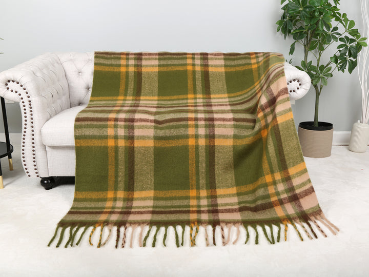 PLAID PATTERN THROW BLANKET W/ FRINGE