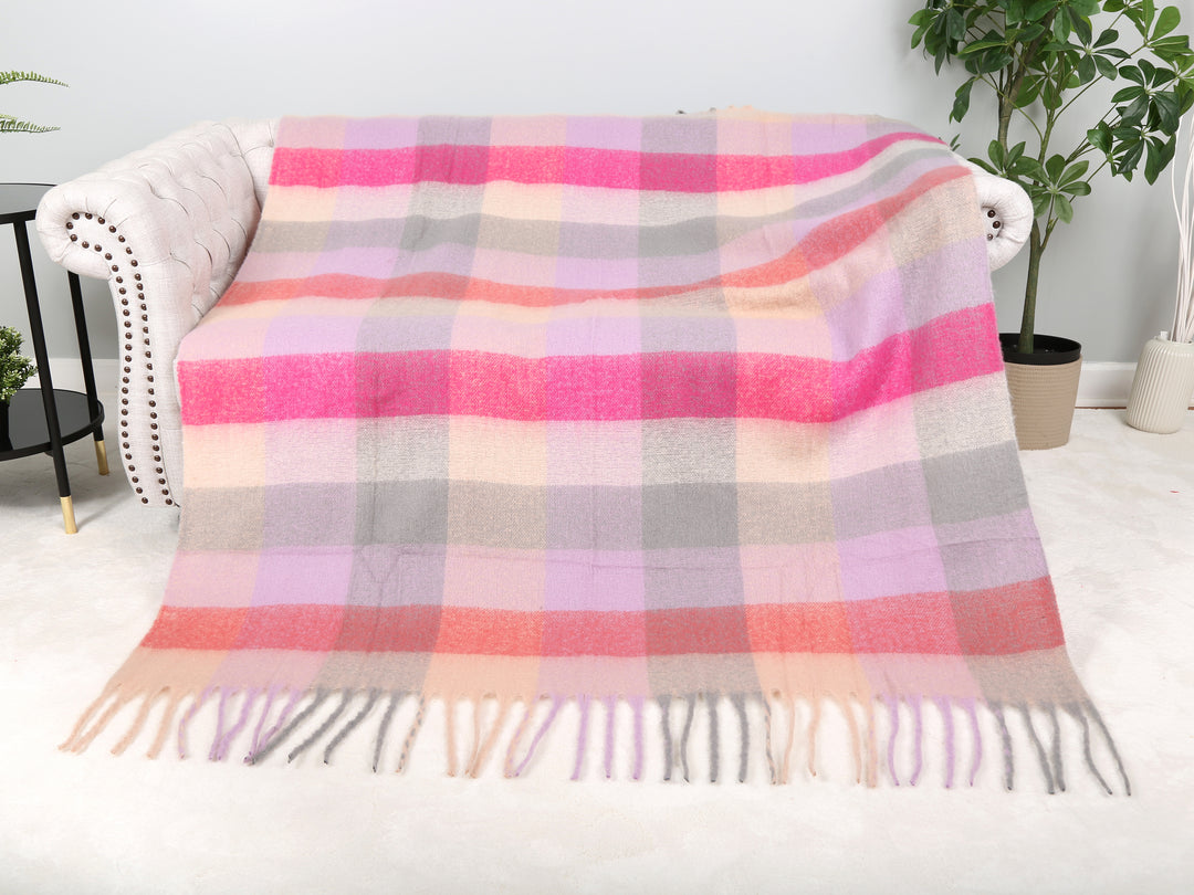PLAID PATTERN THROW BLANKET W/ FRINGE