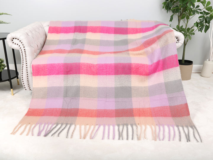 PLAID PATTERN THROW BLANKET W/ FRINGE