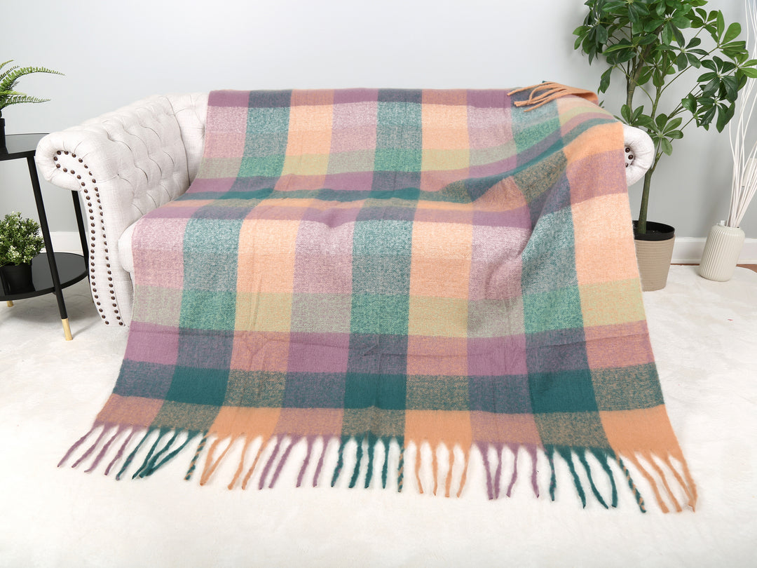 PLAID PATTERN THROW BLANKET W/ FRINGE