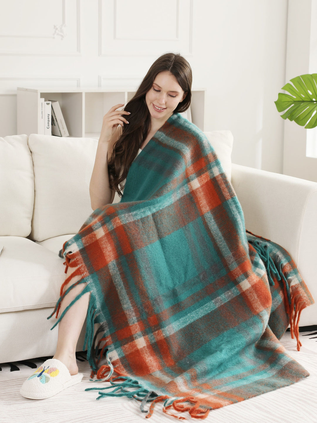 PLAID PATTERN THROW BLANKET W/ FRINGE