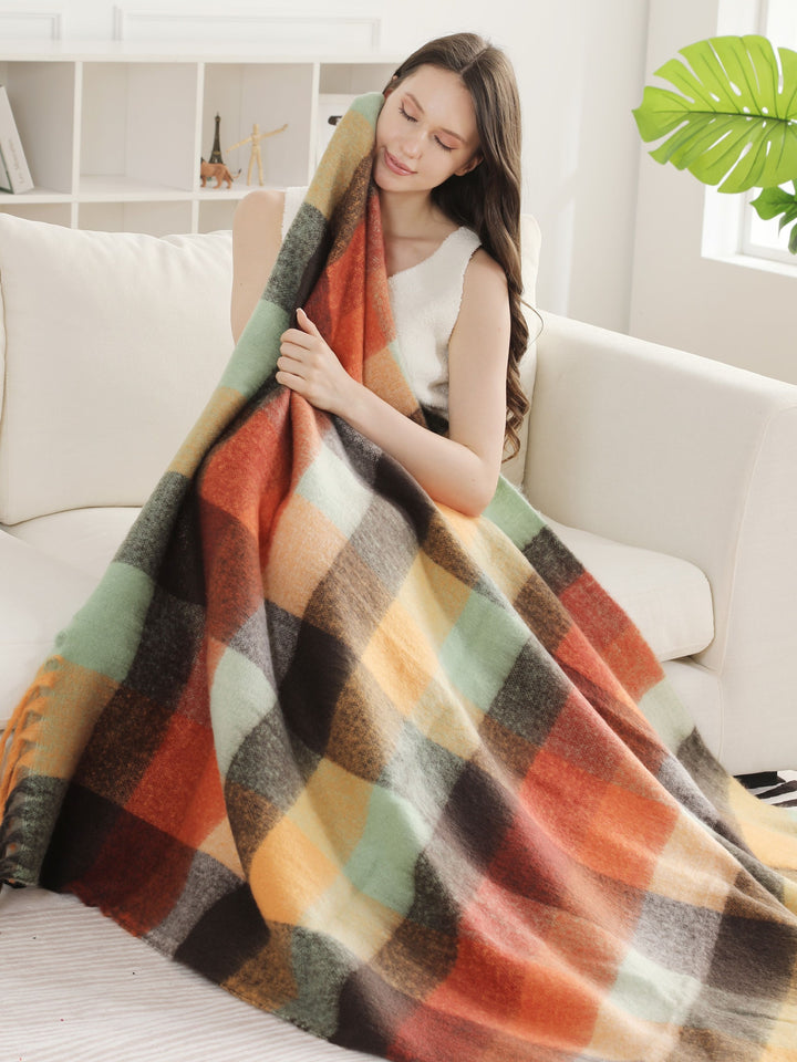 PLAID PATTERN THROW BLANKET W/ FRINGE