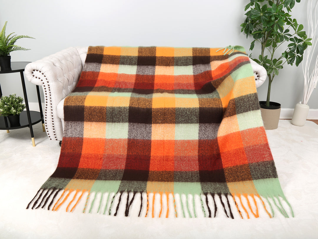 PLAID PATTERN THROW BLANKET W/ FRINGE