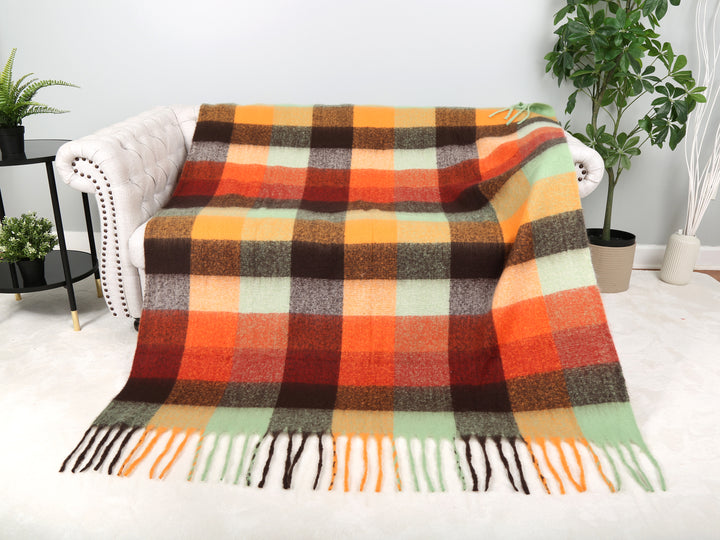 PLAID PATTERN THROW BLANKET W/ FRINGE