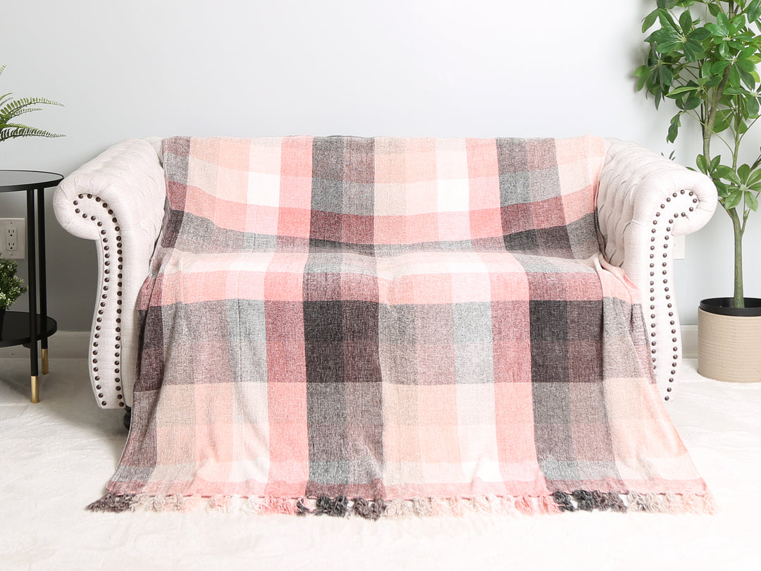 CHECKERED PATTERN THROW BLANKET W/ FRINGE