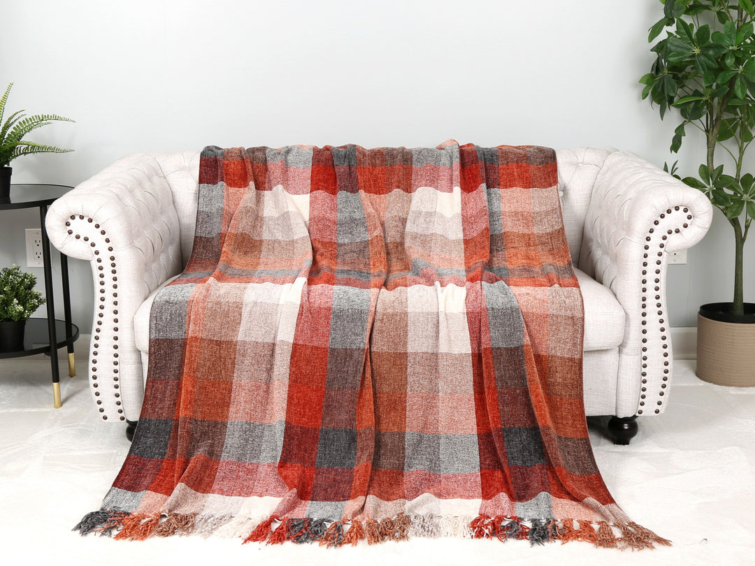 CHECKERED PATTERN THROW BLANKET W/ FRINGE