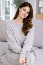 Load image into Gallery viewer, SOLID COLOR SWEATER
