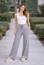 Load image into Gallery viewer, SOLID COLOR KNITTED PANTS
