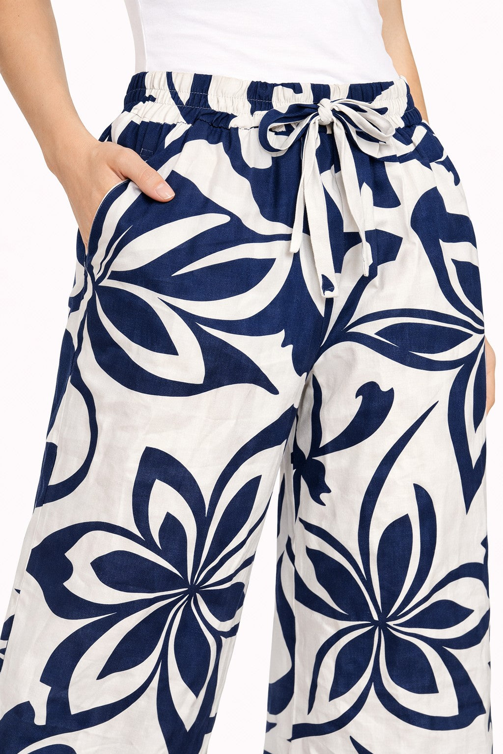LEAF PATTERN PANTS