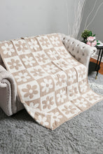 Load image into Gallery viewer, CHECKERED &amp; DAISY PATTERN THROW BLANKET THROW BLANKETS
