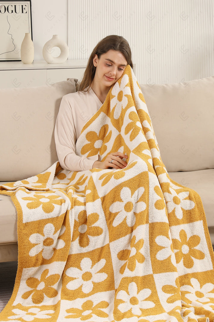 CHECKERED &amp; DAISY PATTERN THROW BLANKET THROW BLANKETS