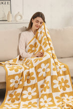 Load image into Gallery viewer, CHECKERED &amp; DAISY PATTERN THROW BLANKET THROW BLANKETS
