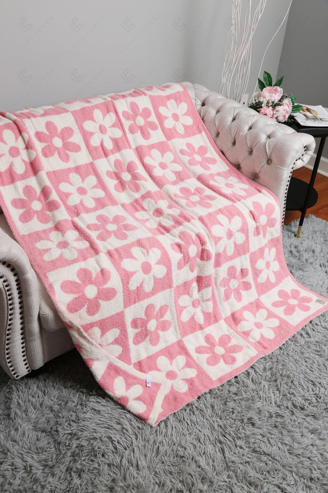 CHECKERED &amp; DAISY PATTERN THROW BLANKET THROW BLANKETS