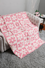 Load image into Gallery viewer, CHECKERED &amp; DAISY PATTERN THROW BLANKET THROW BLANKETS
