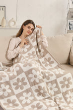 Load image into Gallery viewer, CHECKERED &amp; DAISY PATTERN THROW BLANKET THROW BLANKETS
