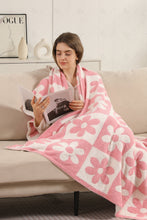 Load image into Gallery viewer, CHECKERED &amp; DAISY PATTERN THROW BLANKET THROW BLANKETS
