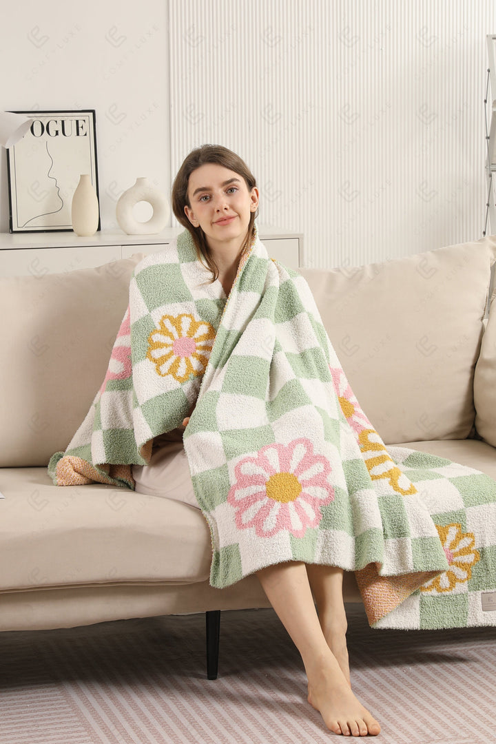 CHECKERED &amp; DAISY PATTERN THROW BLANKET GREEN THROW BLANKETS
