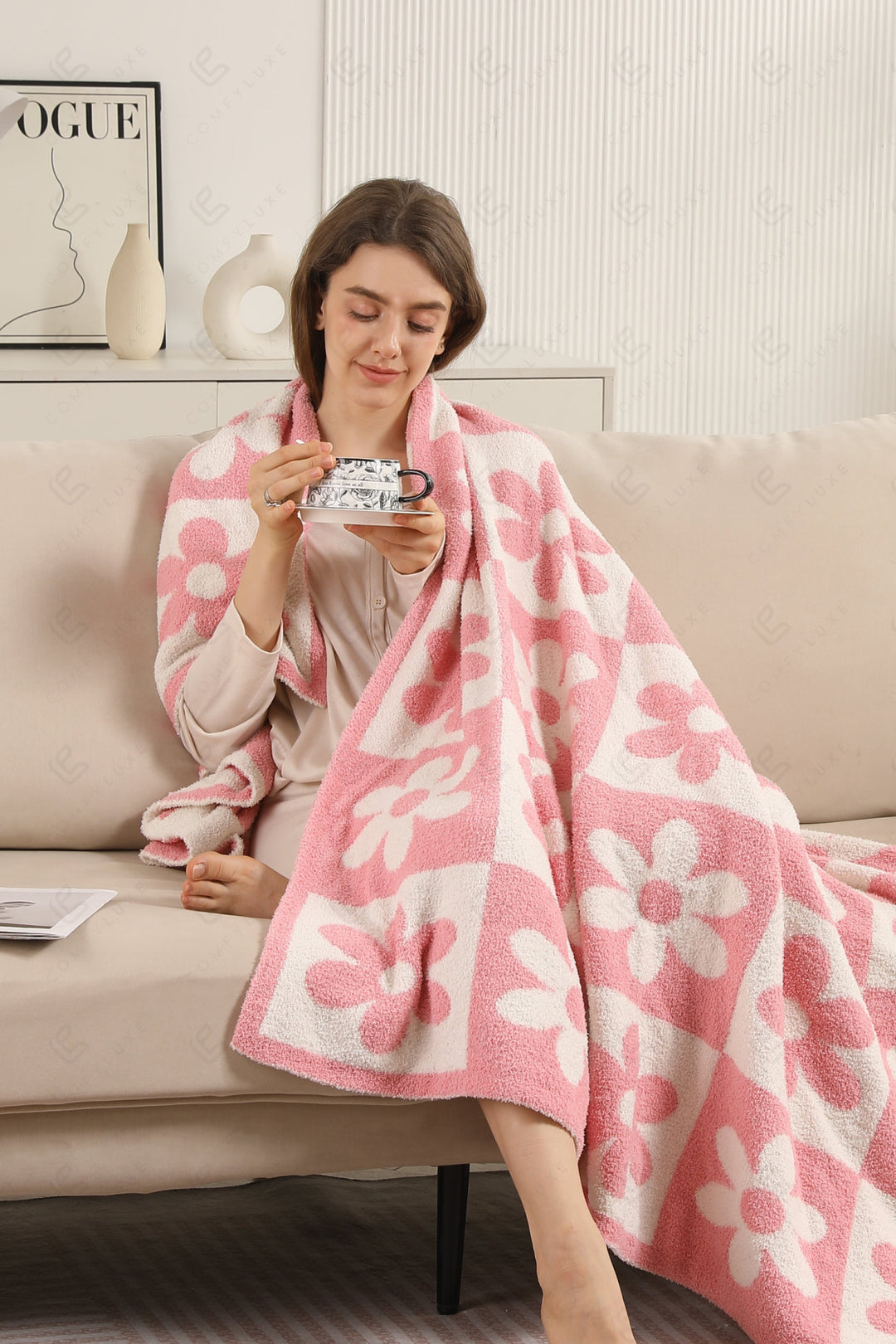 CHECKERED &amp; DAISY PATTERN THROW BLANKET PINK THROW BLANKETS