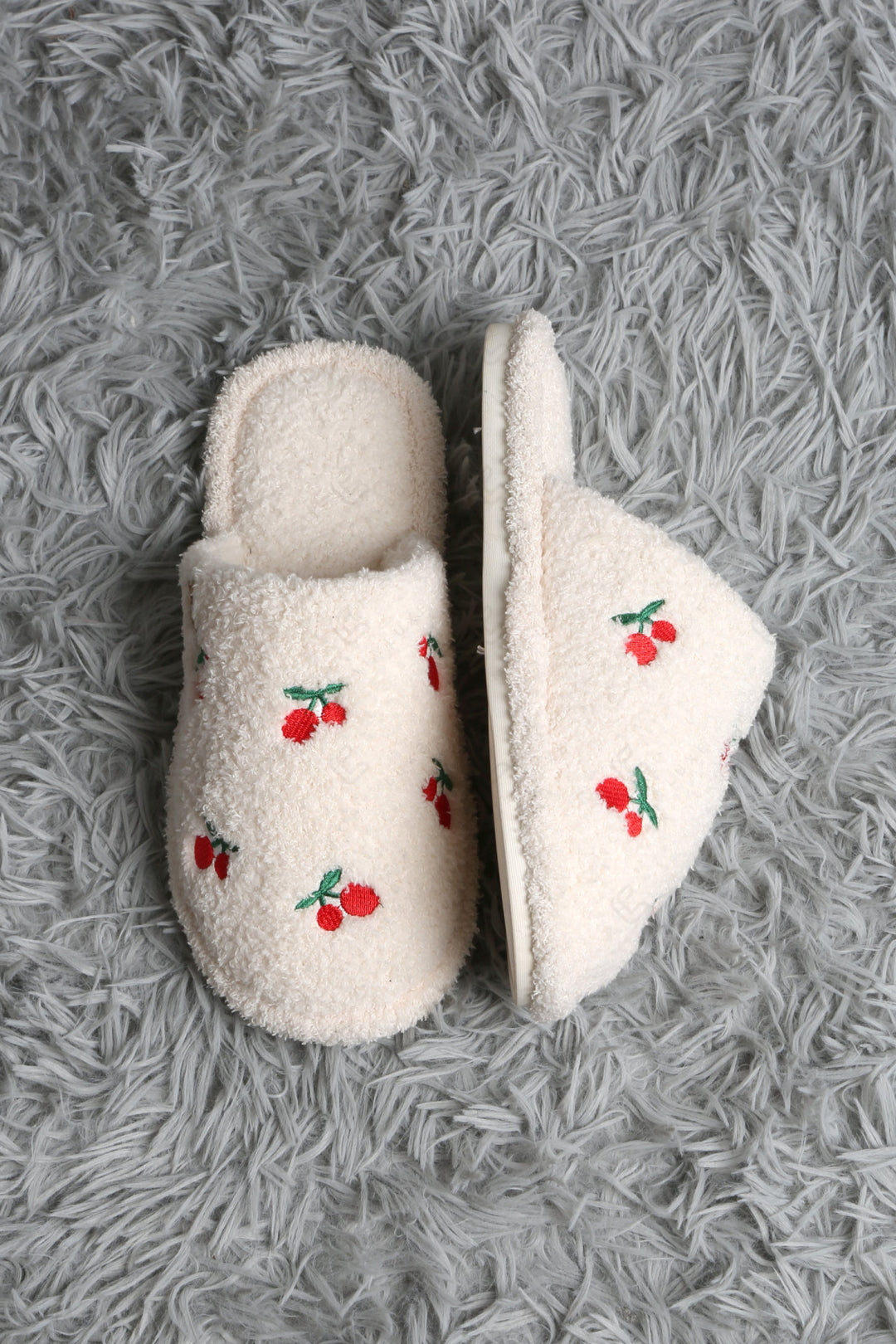 CHERRY PATTERN SLIPPERS SLIPPERS/SLIDES