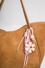 Load image into Gallery viewer, DAISY KEYCHAIN/BAG CHARM KEYCHAINS
