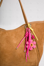Load image into Gallery viewer, DAISY KEYCHAIN/BAG CHARM KEYCHAINS
