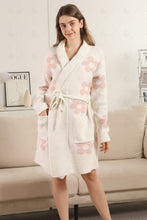Load image into Gallery viewer, DAISY PATTERN ROBE PINK APPAREL
