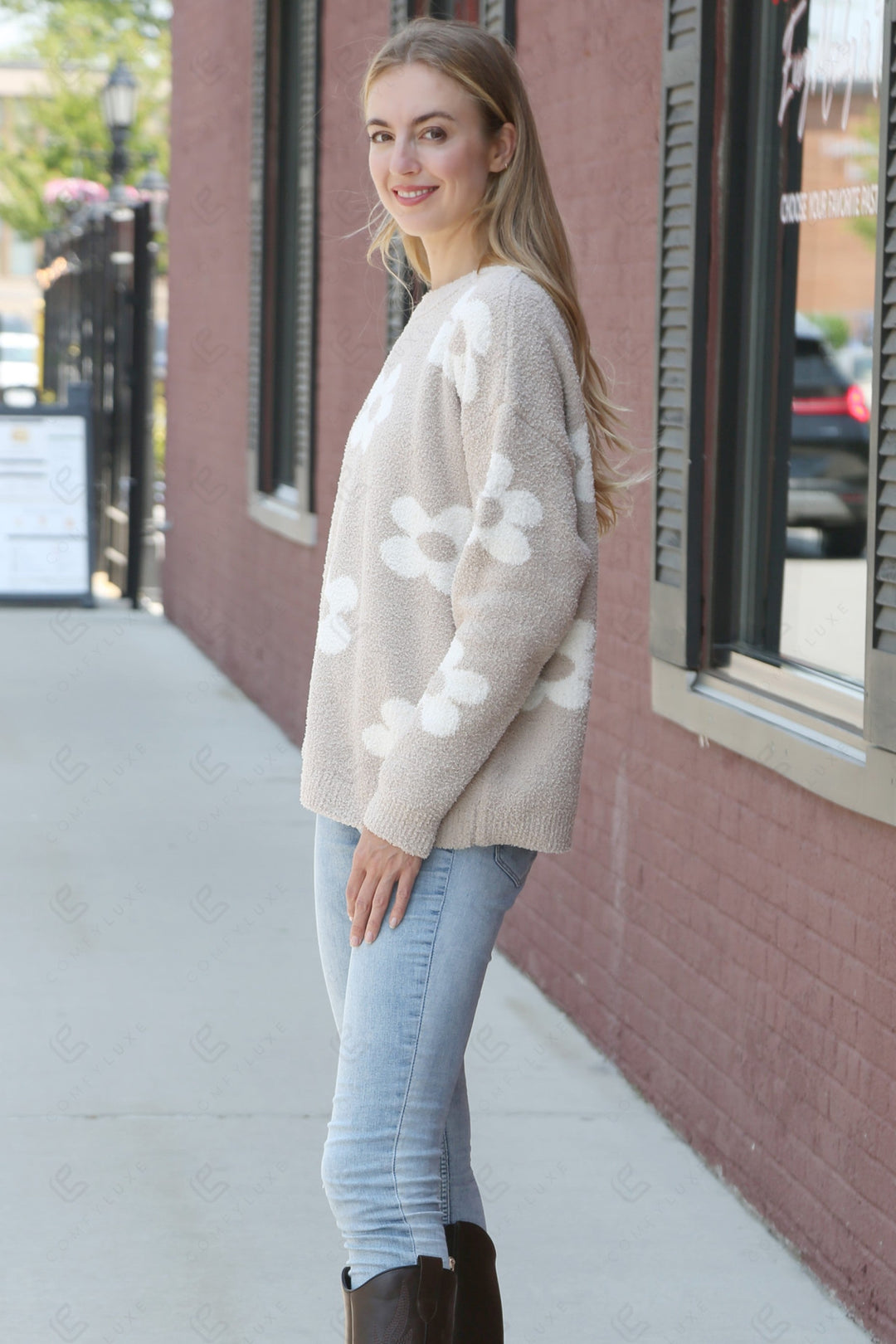 DAISY PATTERN SWEATER APPAREL